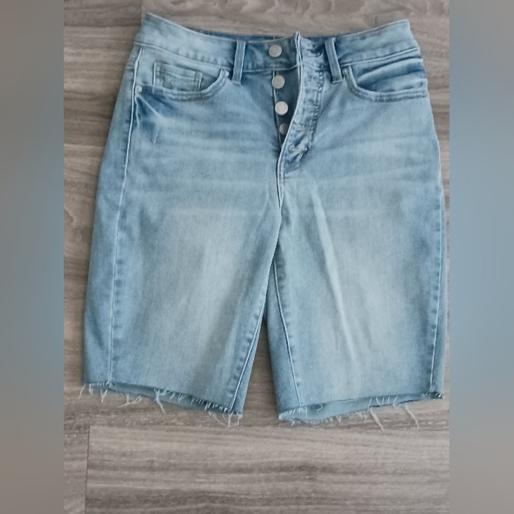 Time And Tru High Rise Size 4 Distress Womens Shorts NWOT